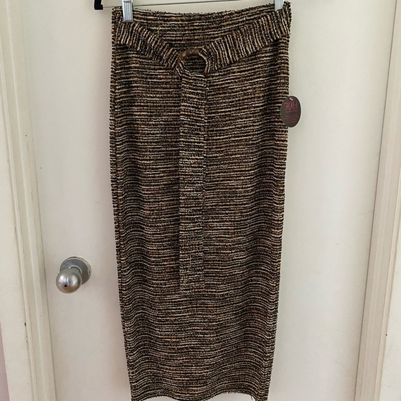 Two piece set (crop top and skirt), size M, NWT - Picture 2 of 10